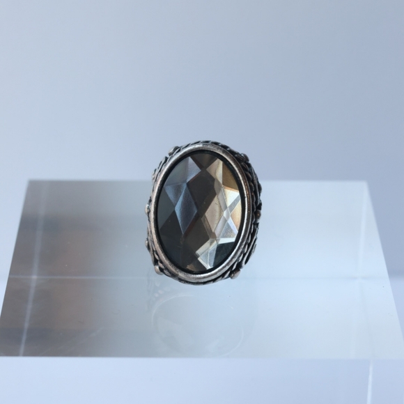 Silver-tone Ring with Faceted Smokey Gray Acrylic Stone Size 5.5 - Picture 6 of 15
